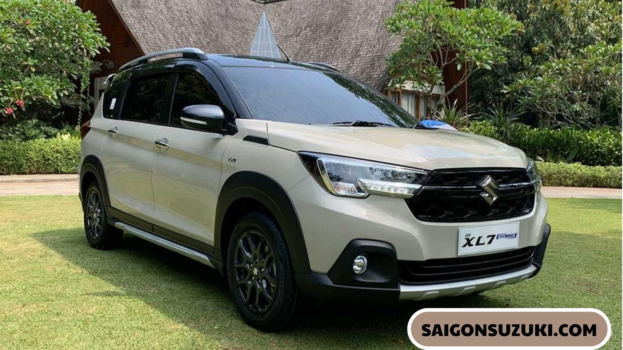 XL7 cứng cáp hơn, đặc trưng của một chiếc SUV